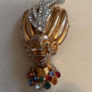 Vintage face brooch unsigned